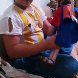 外国人打屁股女生视频,外国人公然羞辱我国女生，打屁股视频引发众怒