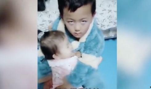 哥哥照顾妹妹视频,温馨视频记录兄妹情深