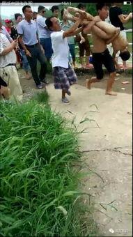 小孩洗澡溺水视频,小孩洗澡意外溺水，紧急救援行动展开